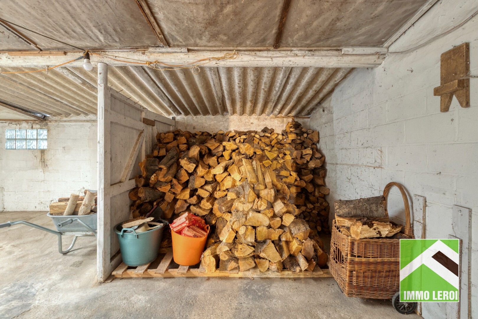 Stockage hout voor haard