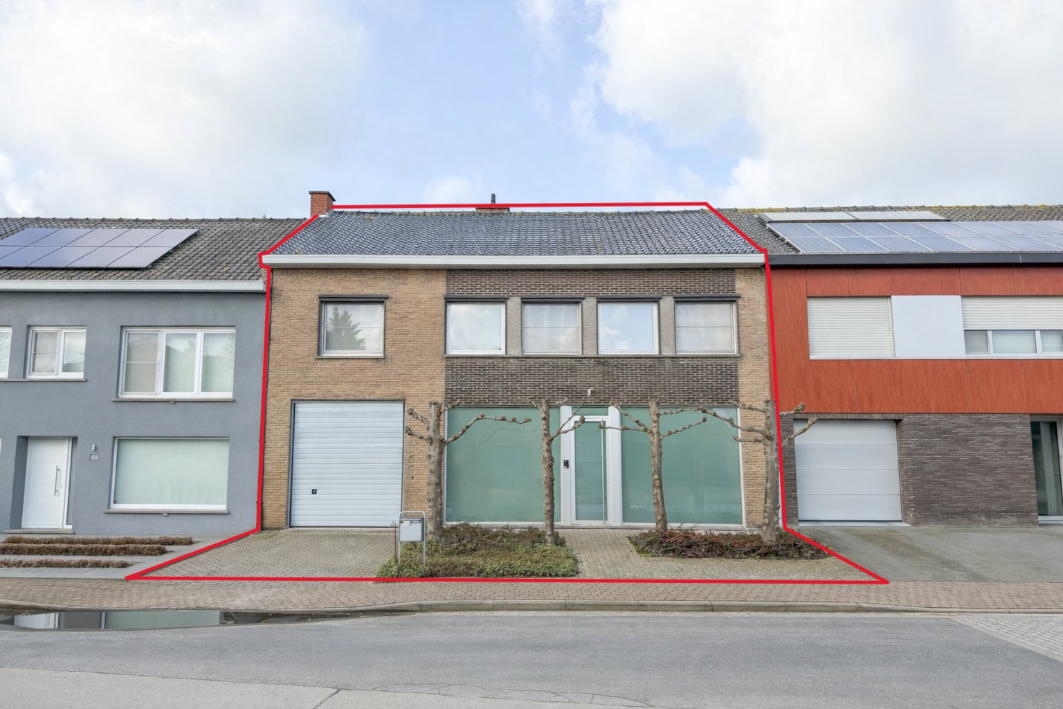 Prachtige gezinswoning met mooie tuin en bijgebouw, instapklaar afgewerkt, Torhout. 