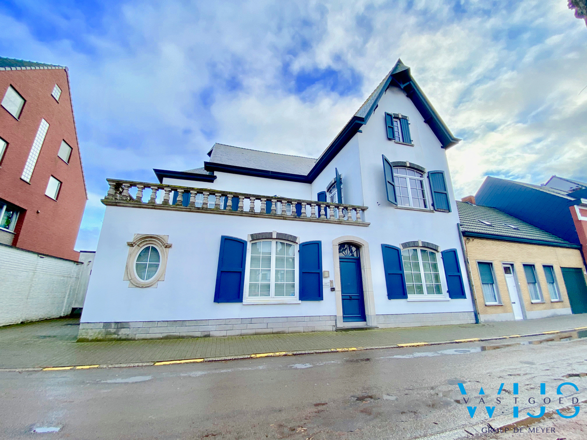 Karaktervolle dokterswoning op 3.106m² in CENTRUM ERTVELDE 
