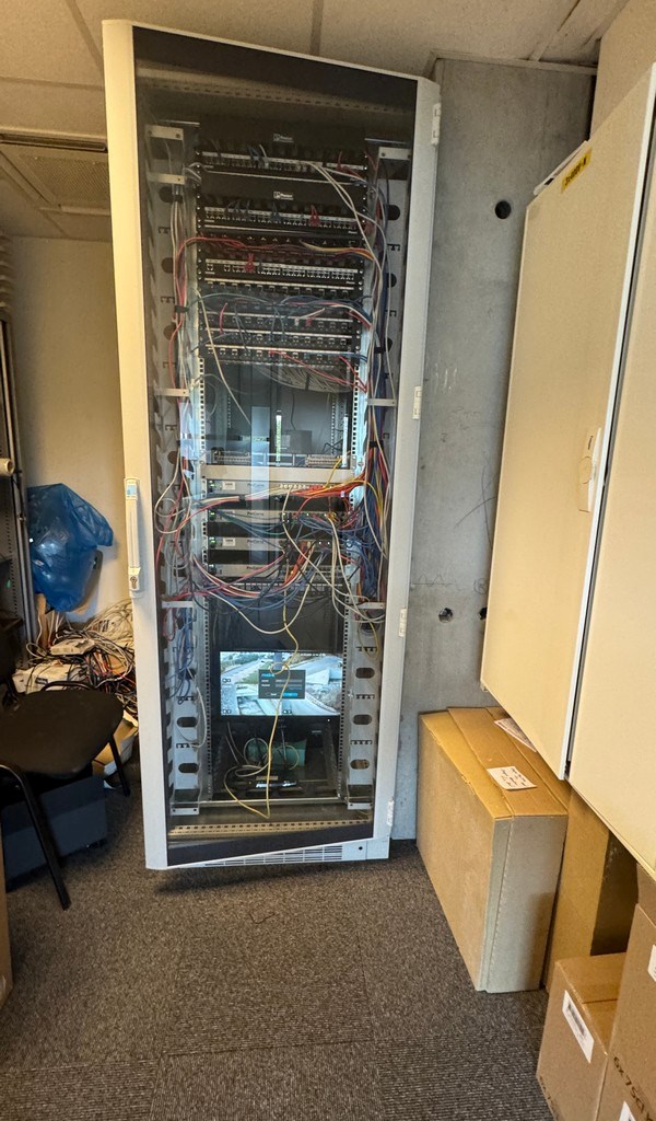 Ingedeelde kantoorruimte met parking te huur in Sint-Martens-Latem