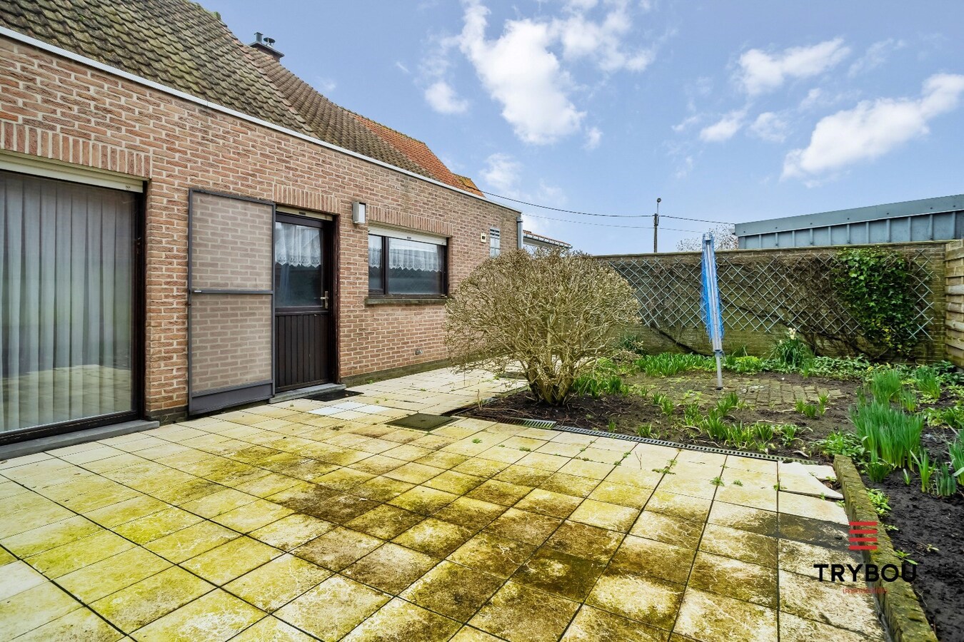 Ruime hoekwoning met 3 slaapkamers en garage te Poelkapelle 