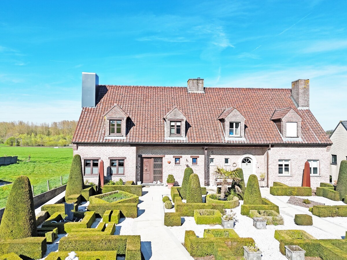 Ruime HOB met veel opslagruimte/garage te Zwalm 