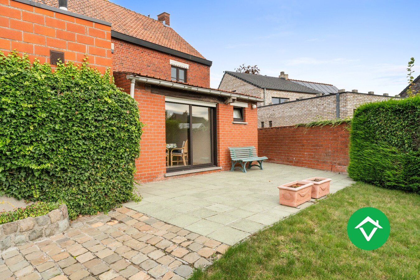 Ruime woning met 5 slaapkamers, diepe tuin en garage te Staden 