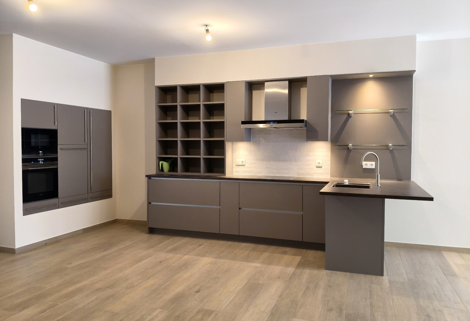 LUXE APPARTEMENT MET GROOT TERRAS - GELIJKVLOERS 