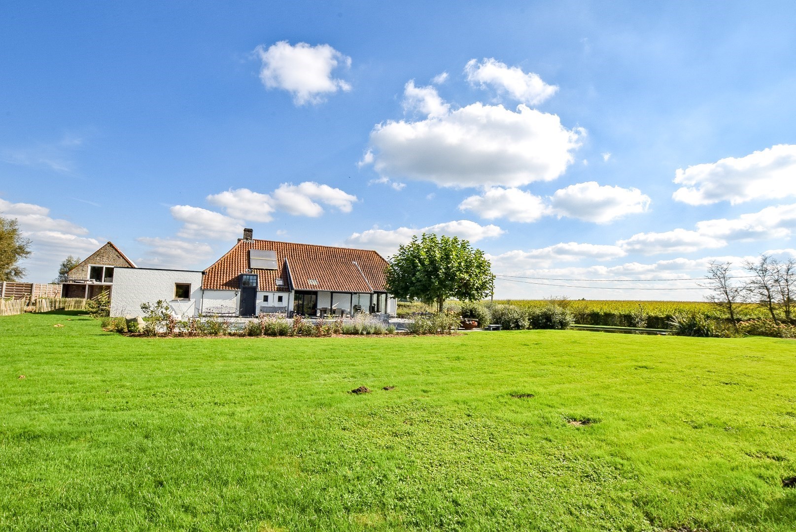 Instapklare woning met loods gelegen in een doodlopende straat 