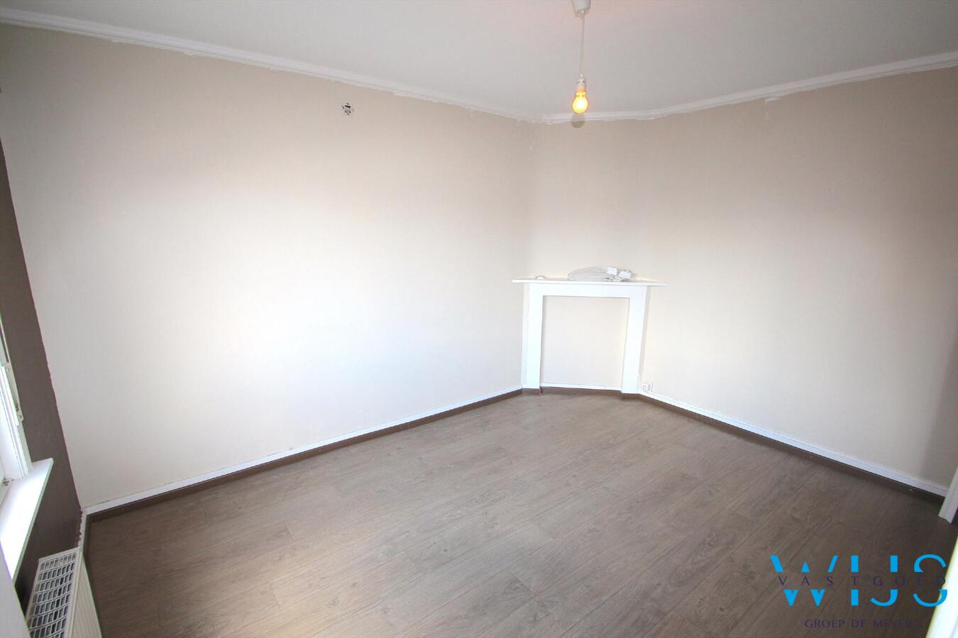 Zeer centraal gelegen en ruime woning met garage te Ertvelde ! 