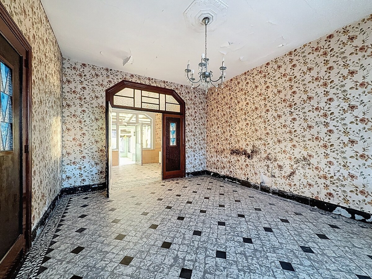 Te renoveren woonhuis met bouwgrond te Balegem/Elene 