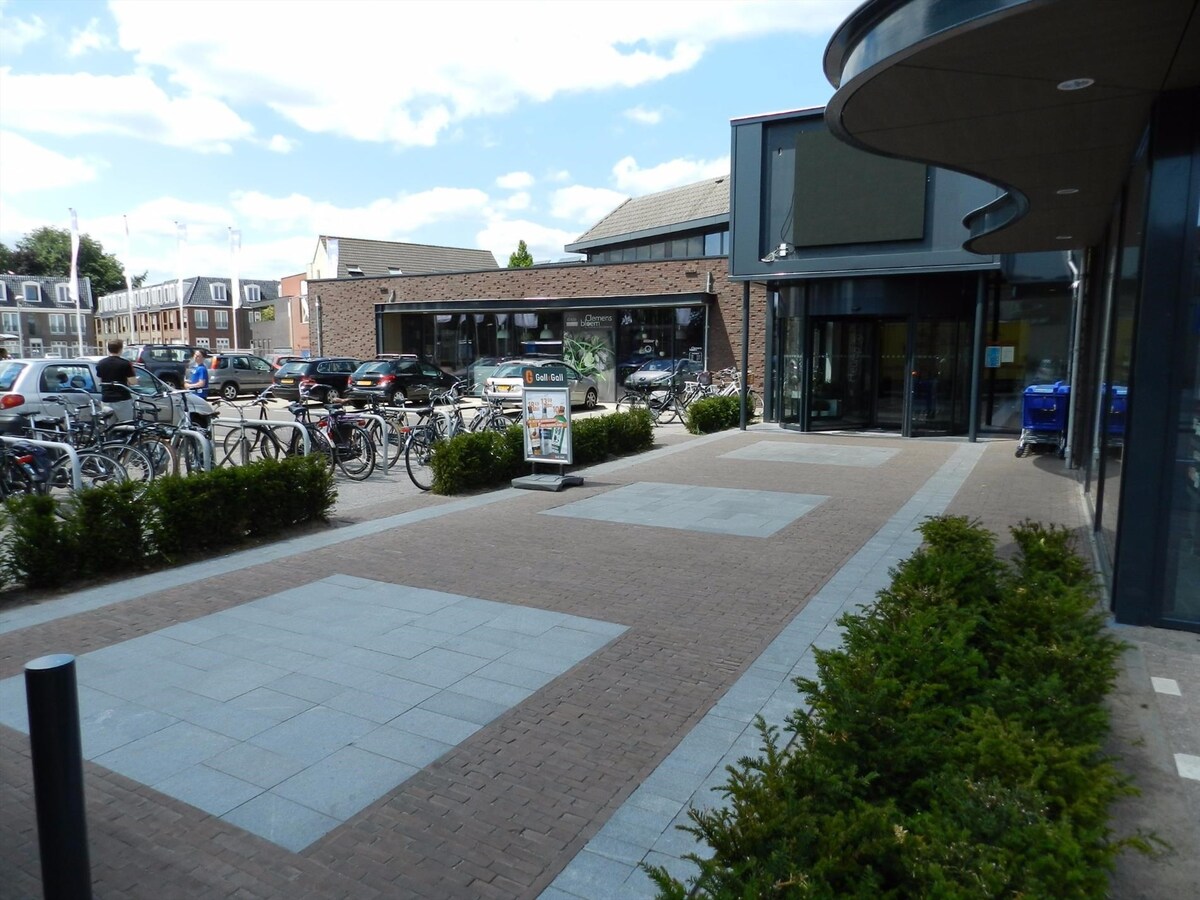 Zeer fraai winkelpand te koop in het prestigieuze Marktstaete complex in het centrum van Bladel (NB). 