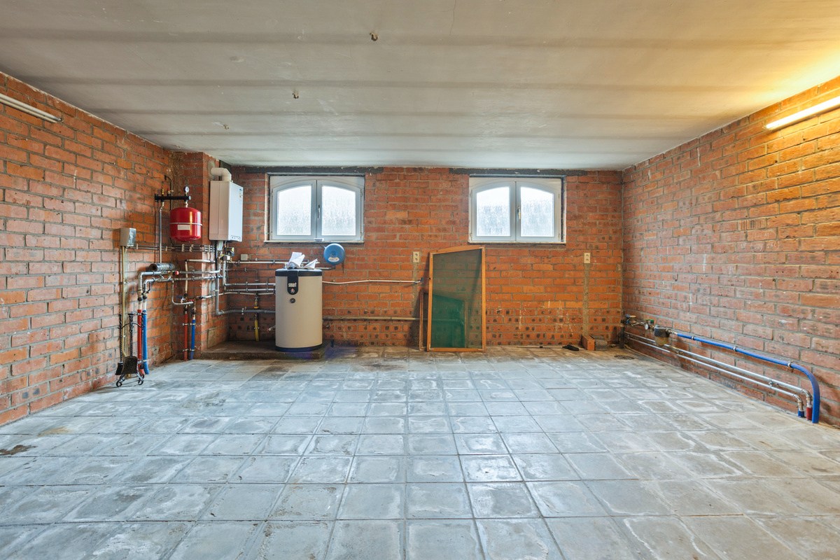 Open bebouwing met 3 slaapkamers, tuin en 2 garages op een perceel van 1108 m² in Haasrode! – EPC 363 kWh/m² - bewoonbare opp. 196 m² 