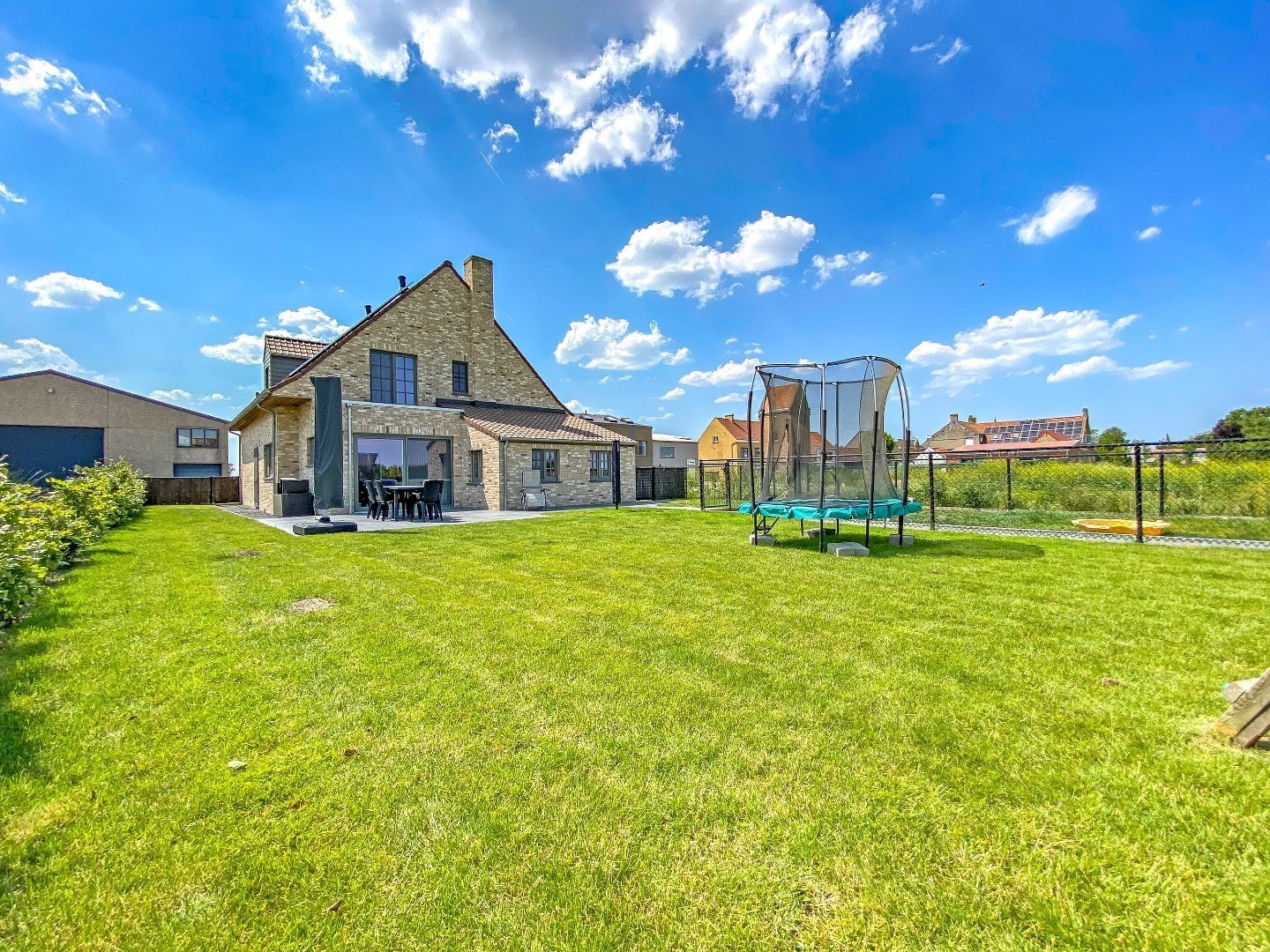 Recent met smaak afgewerkte alleenstaande woning 