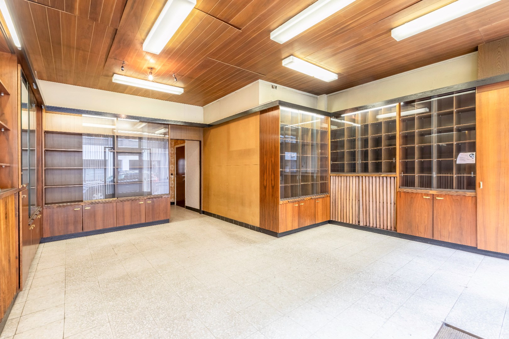 Te renoveren handelspand in het centrum van Ledeberg 