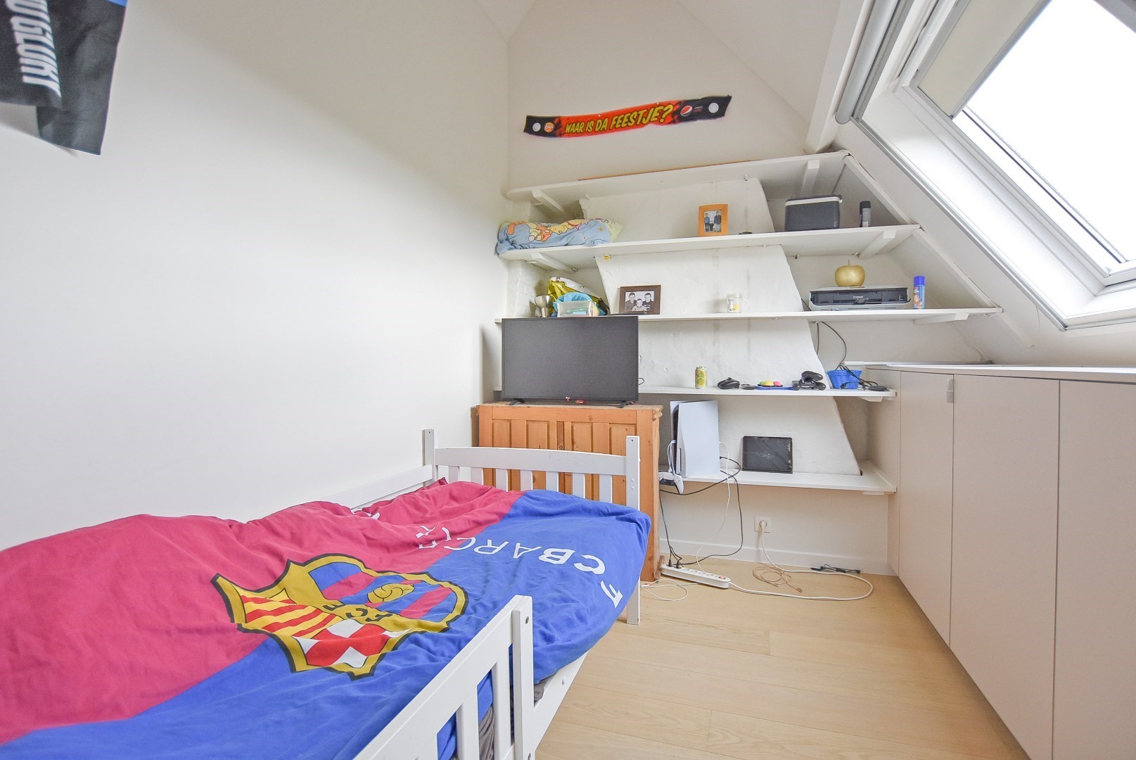 Instapklare woning met loods gelegen in een doodlopende straat 