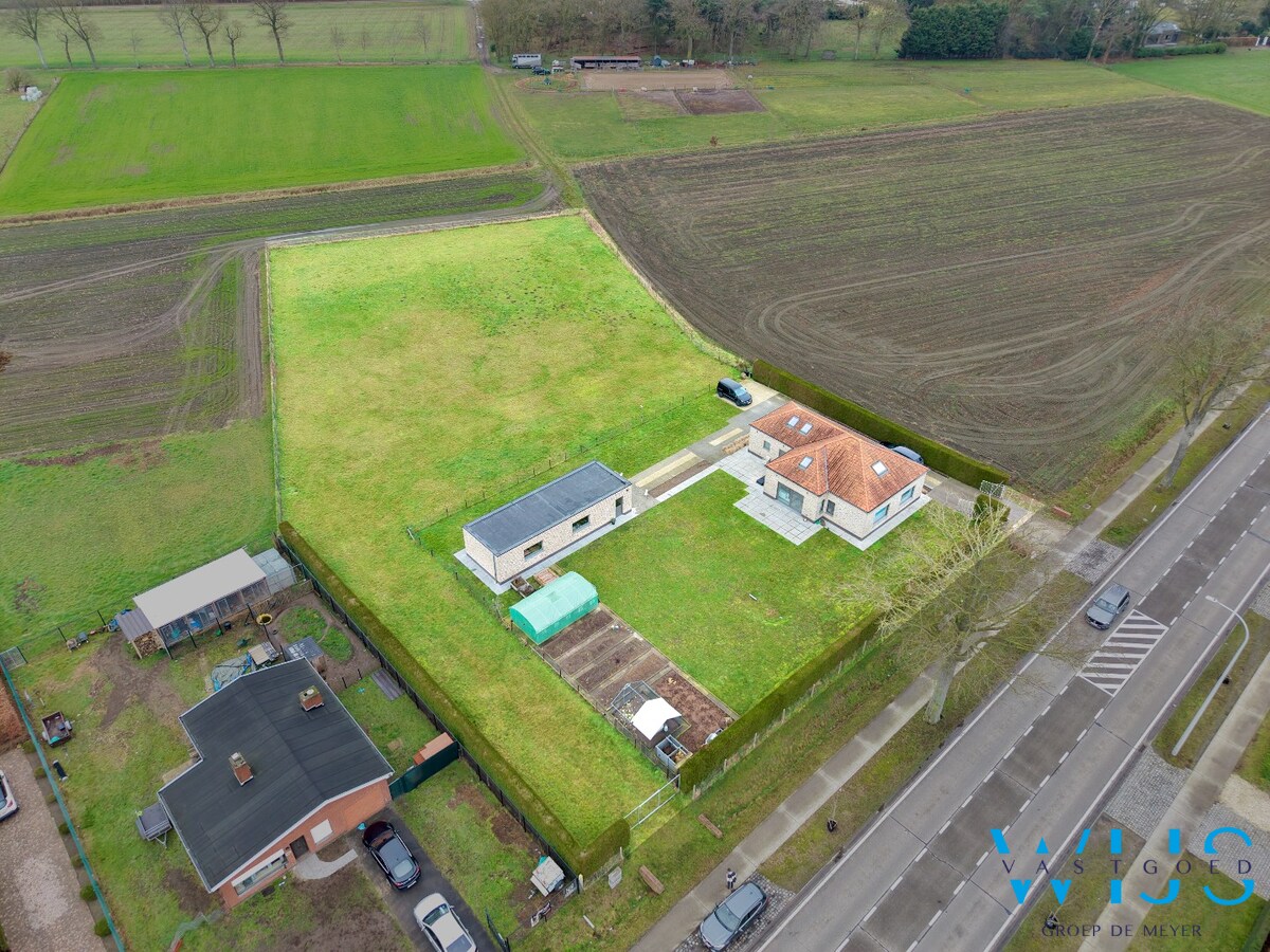 Volledig gerenoveerd woonhuis op 4.734 m² te Maldegem ! 