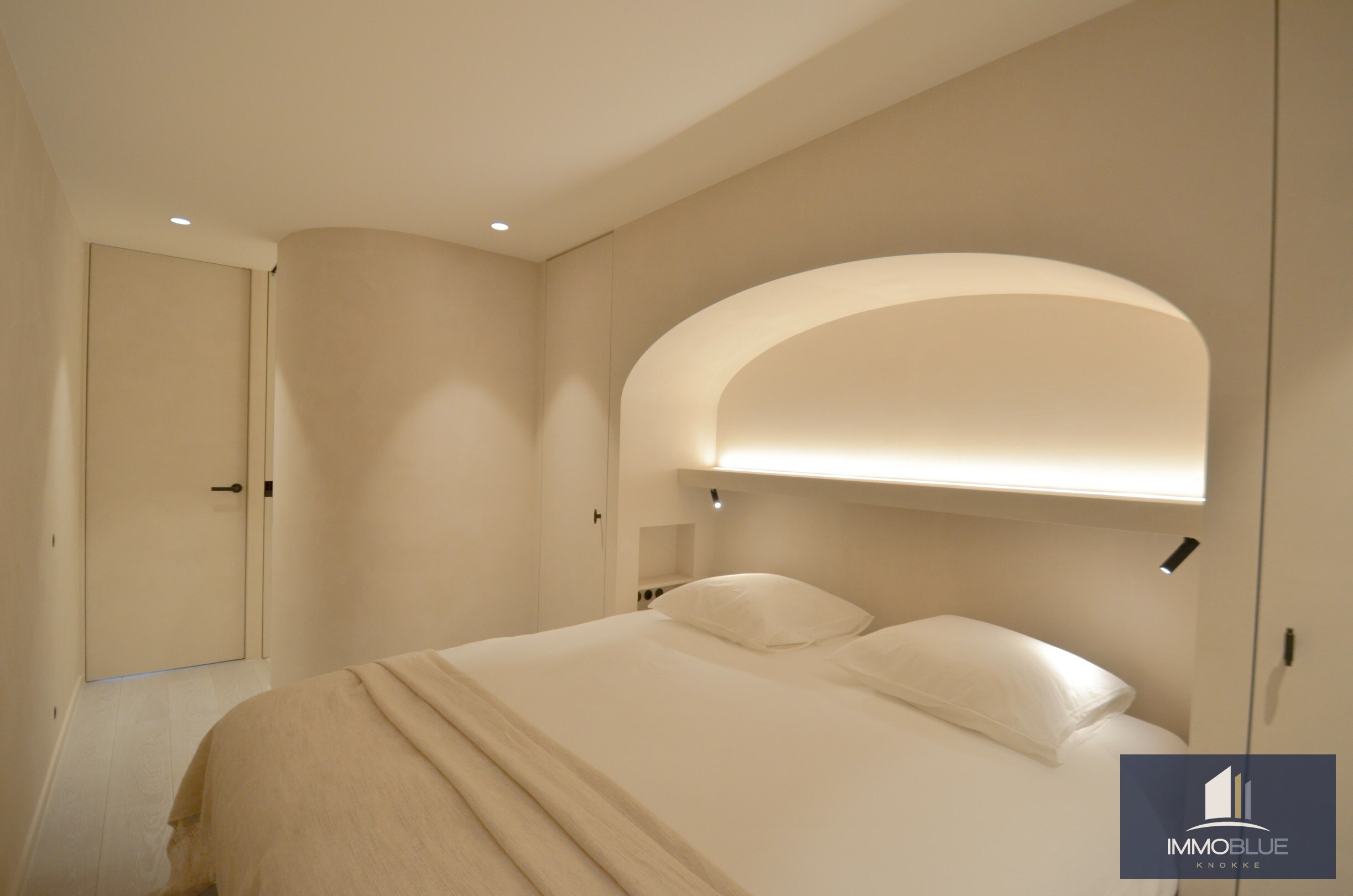 Appartement exceptionnel avec vue frontale sur la mer et une façade d’environ 11,5 mètres, situé au Zoute. 