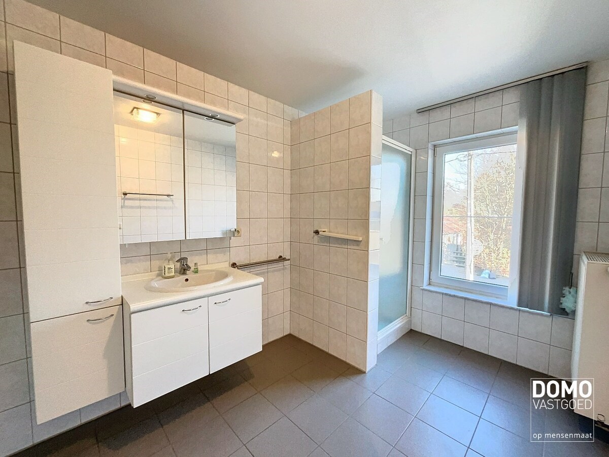 RUIM APPARTEMENT MET 3 SLAAPKAMERS EN GARAGE TE TUILT 