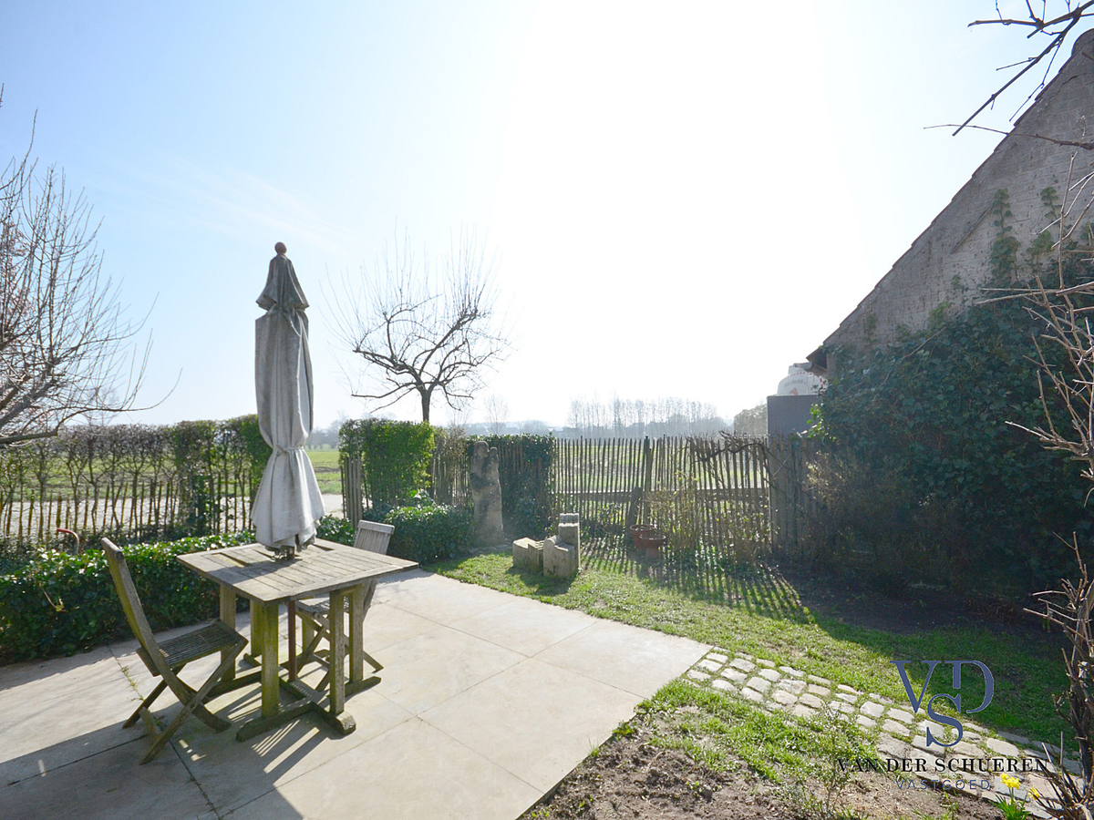 Parel nabij de Baaigemse Prinsenmolen. 