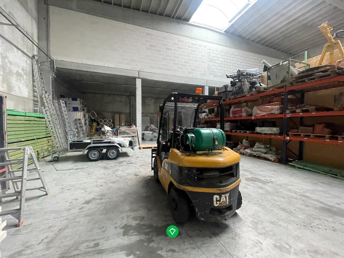 Loods/opslagplaats van 250 m² te Moorslede 
