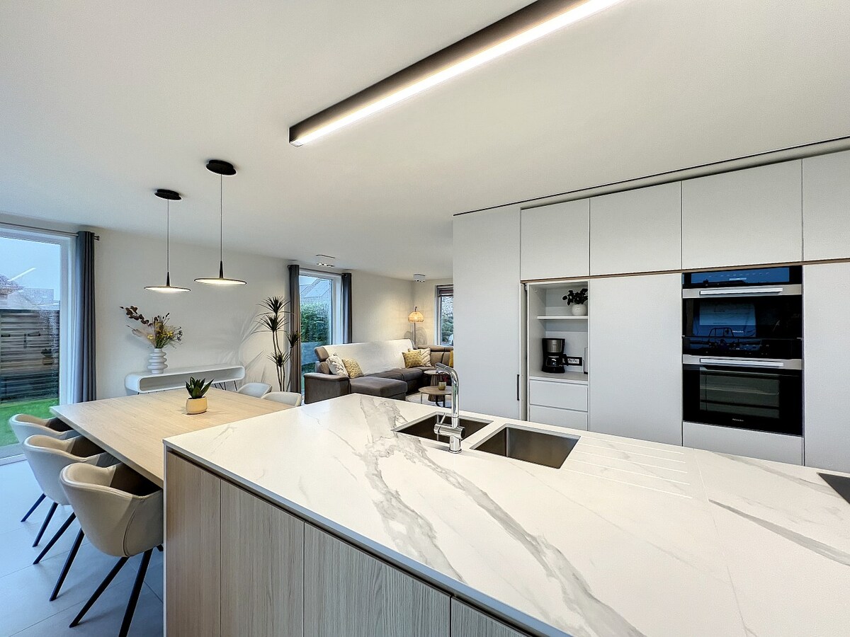 Prachtige instapklare woning met vier slaapkamers in een aangename wijk te Roeselare (Beitem). 