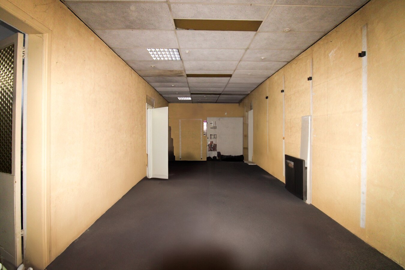 Investeren in het hart van Sint-Niklaas: Veelzijdig handelshuis met uitbreidingspotentieel in bruisend centrum te koop 