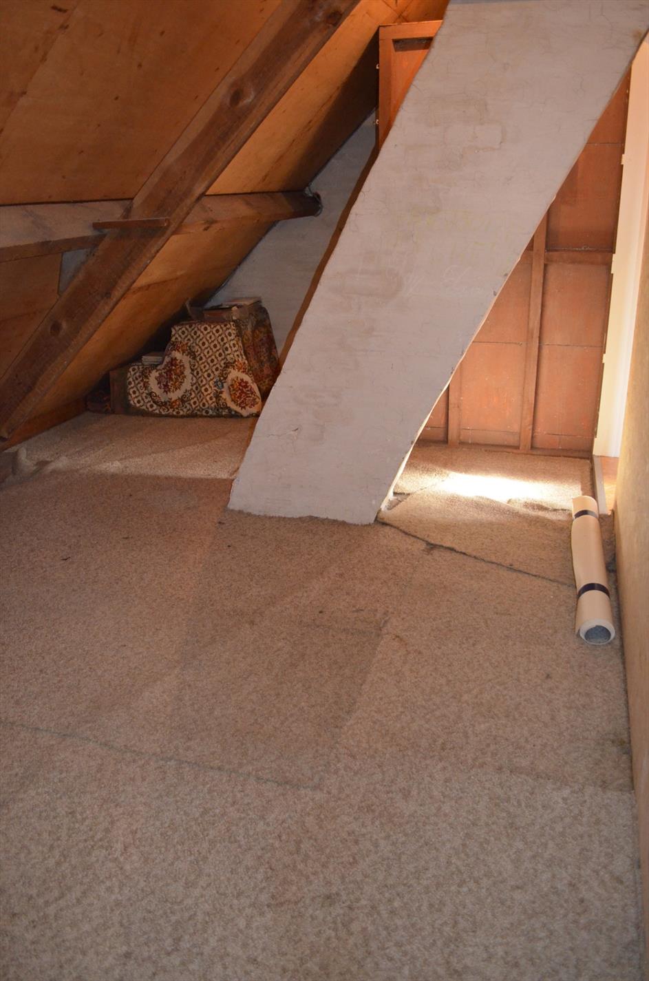 Op te frissen woning op 540m² met 3 slpks, garage en tuin te Adegem 