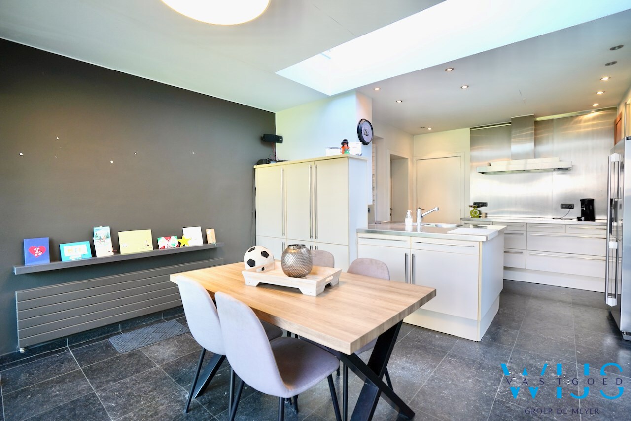 Schitterend karaktervol woonhuis met 5 slaapkamers te Assenede ! 