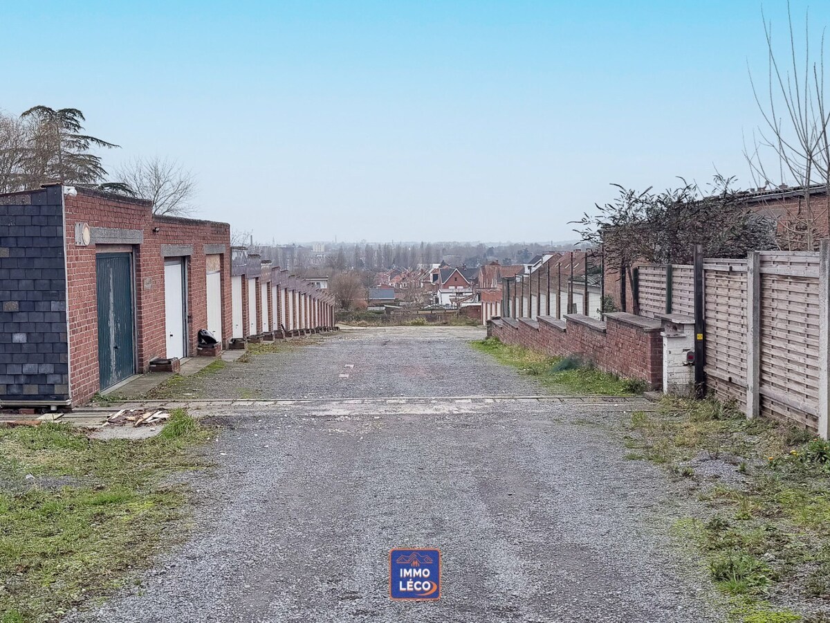Garage fermé pour une voiture, chaussée du Risquons-Tout à Mouscron ! 