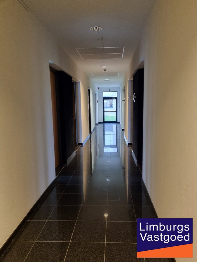 Kantoren 1e VDP - 527 m² + 25 parkings - nabij E 313 
