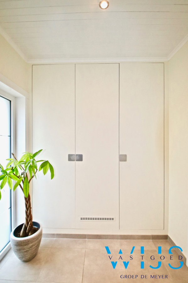 TOTAAL Gerenoveerde bungalow op een TOPlocatie in ERTVELDE ! 