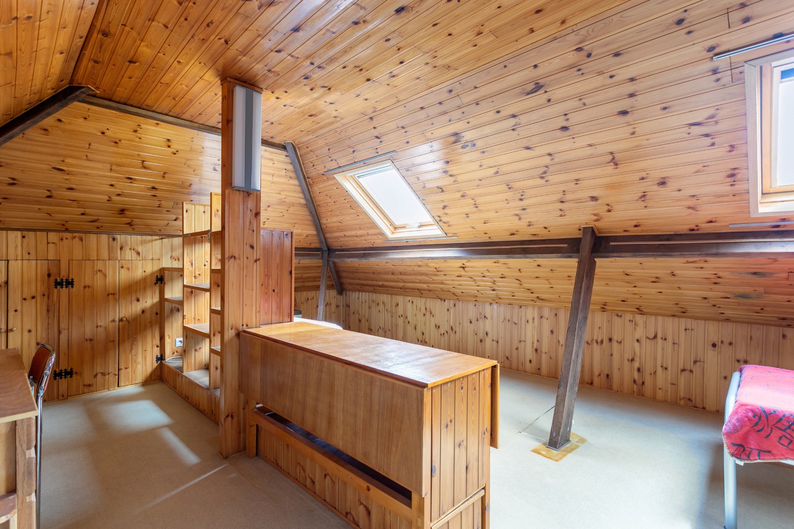 Goed gelegen 3-gevelwoning met 4 slpk 