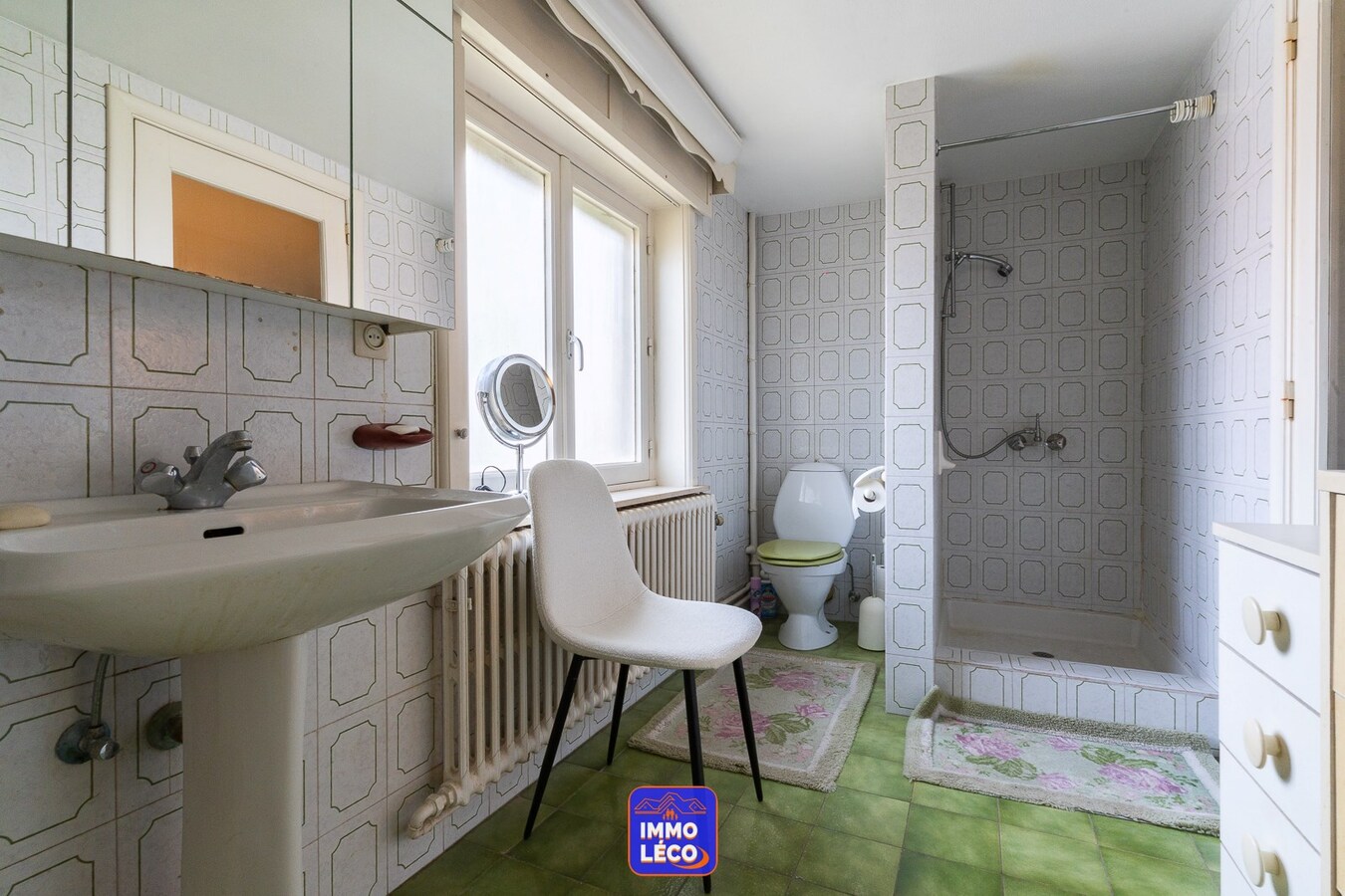 Villa érigée sur 1436m² avec garage, parking et grand jardin, secteur prisé "La Coquinie" !! 