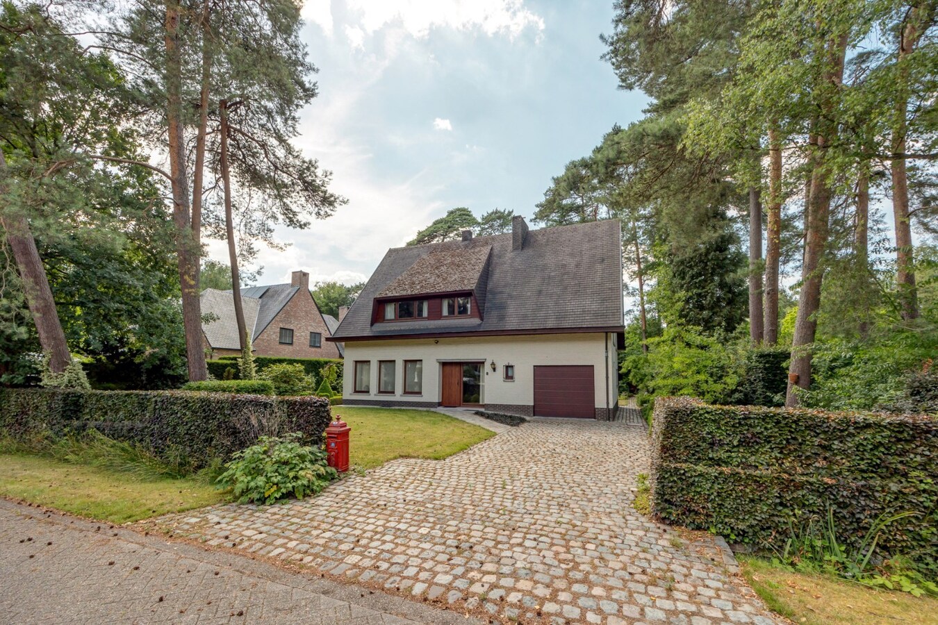Ruime woning op prachtig perceel van 1.250 m² in ’s Gravenwezel – Zonnebos 
