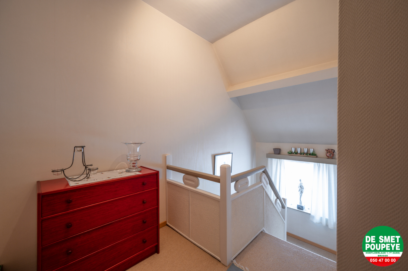 Verrassend ruime en goed onderhouden woning met ruime garage 