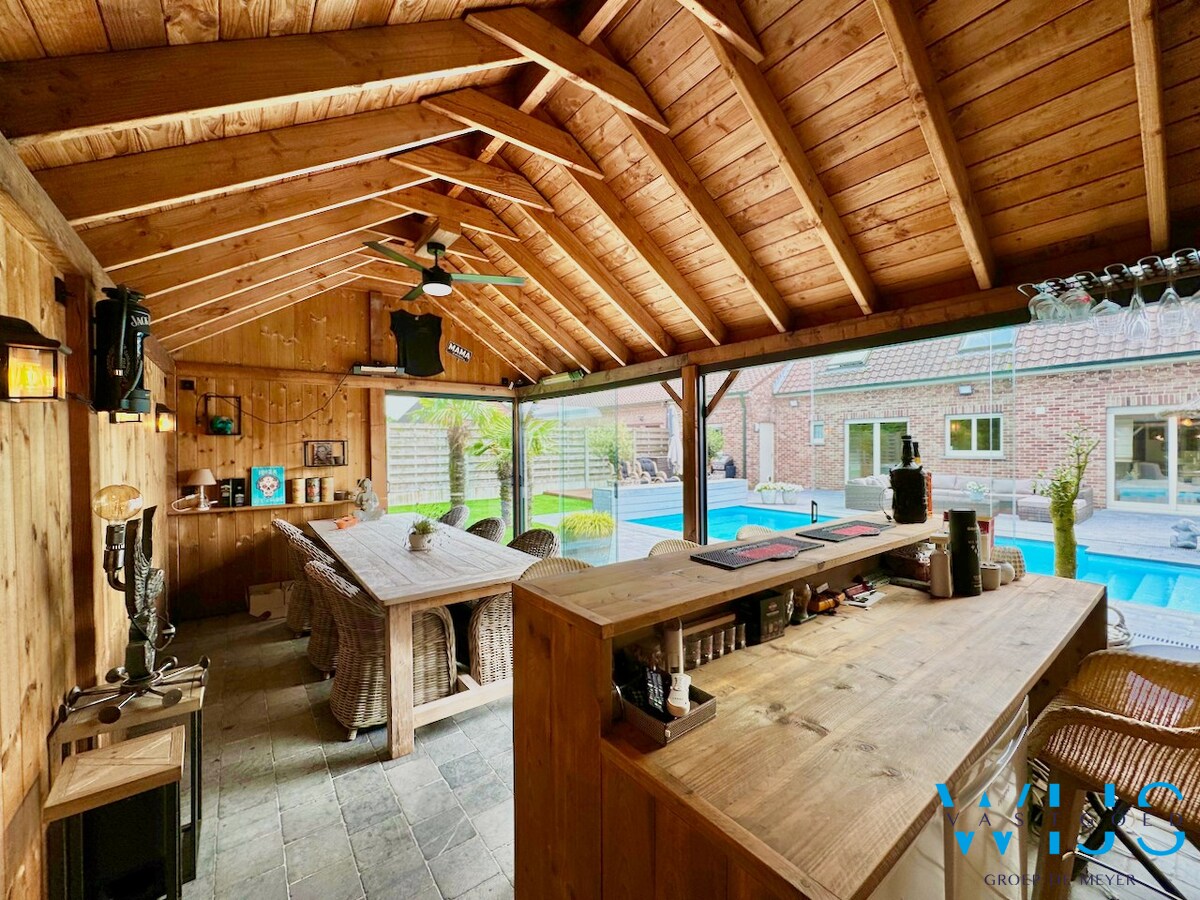 Woonhuis met prachtig zwembad te ERTVELDE ! 