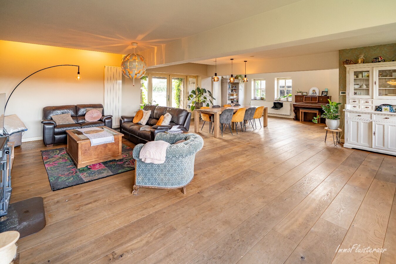 Prachtig landhuis met multifunctioneel bijgebouw, stallen en piste op ca. 5.000 m2 te Ravels (mogelijkheid tot aankoop aanpalende ca. 1 ha landbouwgrond) 