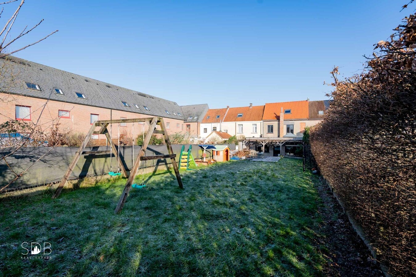 Hedendaagse gesloten bebouwing 