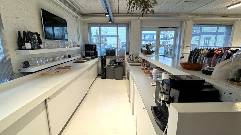 Multifunctionele ruimtes te huur vlakbij R4 en E40 in Drongen