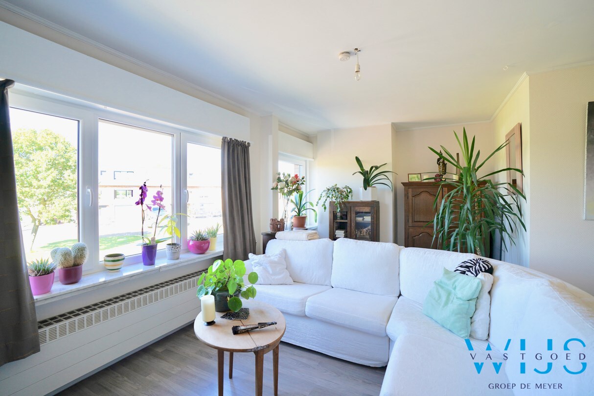 Bel-étage met inpandige garage &amp; zonnige tuin te Ertvelde! 