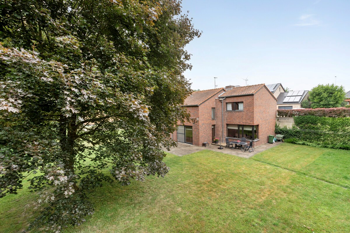 Ruime open bebouwing met zalige tuin in Tongeren-Borgloon 