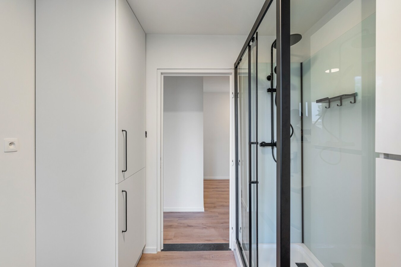 Stijlvol gerenoveerd appartement met moderne uitstraling in het centrum van Maaseik! 