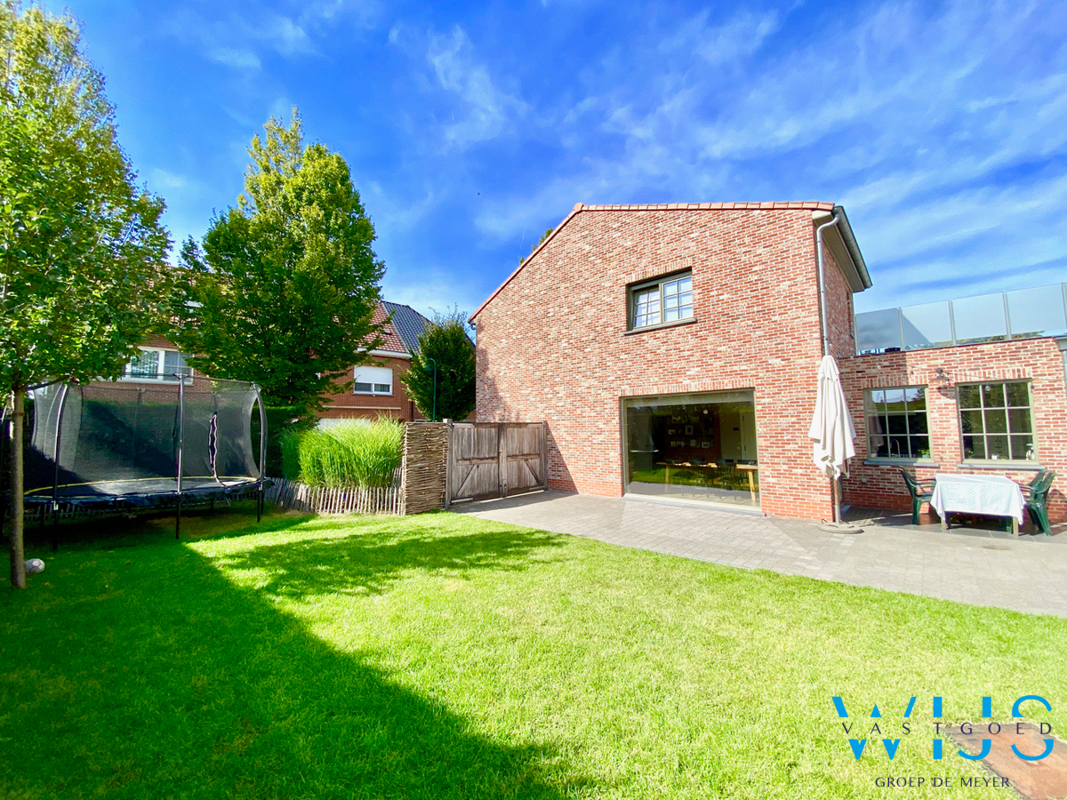 Prachtig afgewerkt landelijk woonhuis in hartje Ertvelde ! 