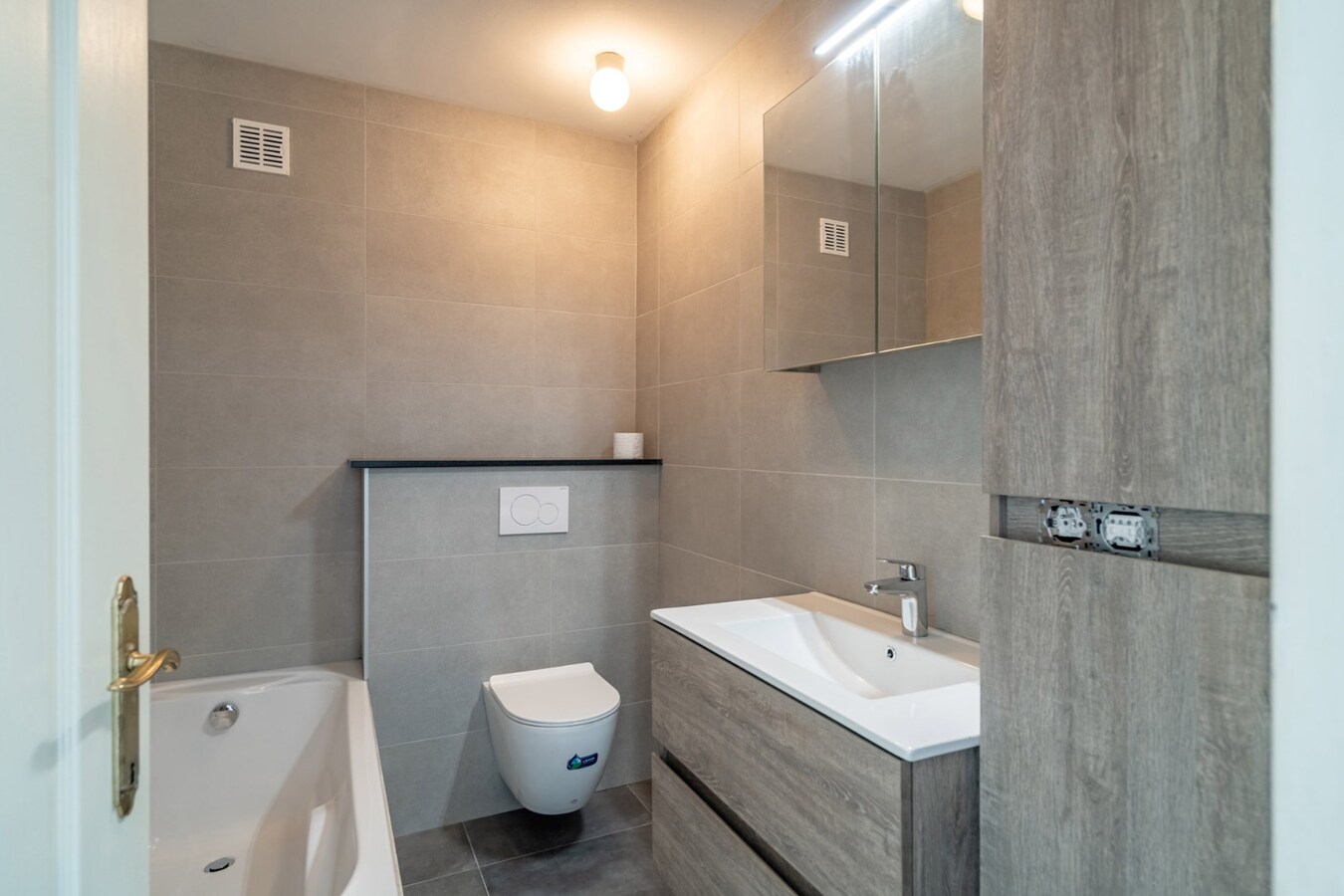 Gerenoveerde woning met 4 slaapkamers en 2 badkamers 