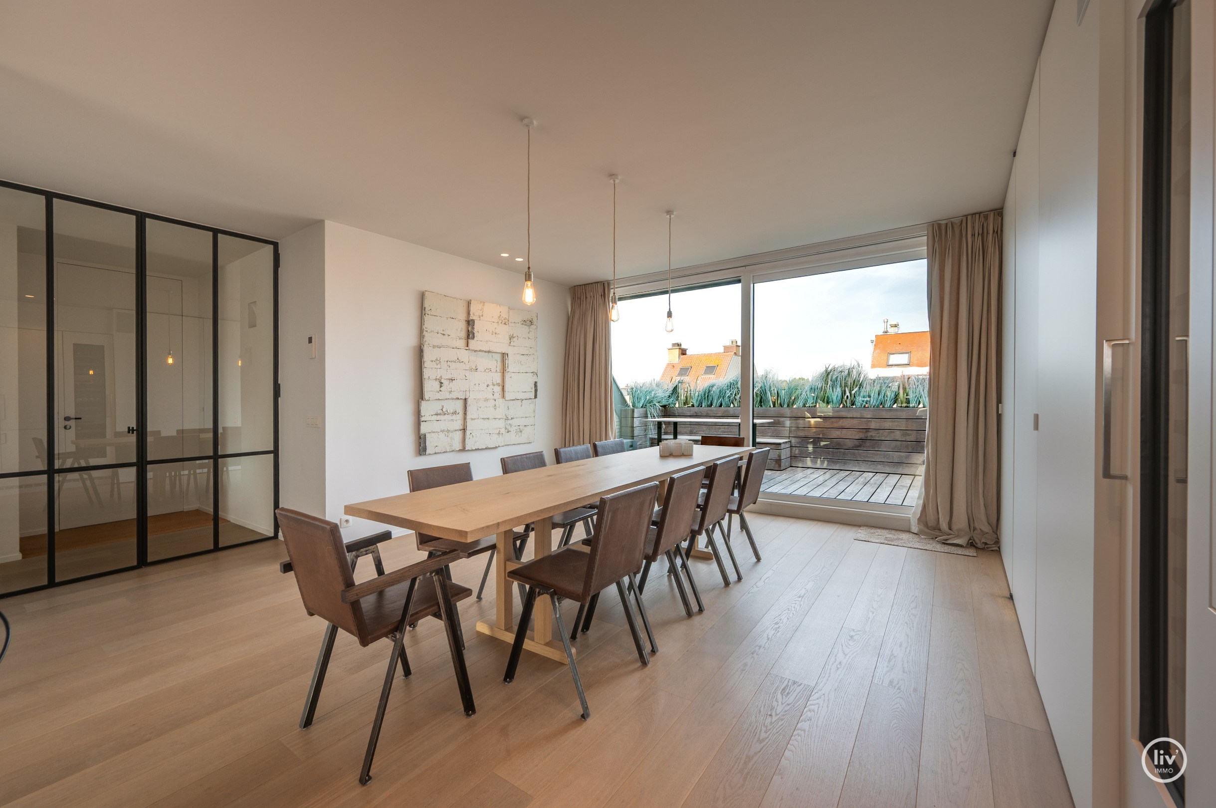 Appartement duplex unique avec 4 chambres dans une résidence récente au centre de Knokke. 
