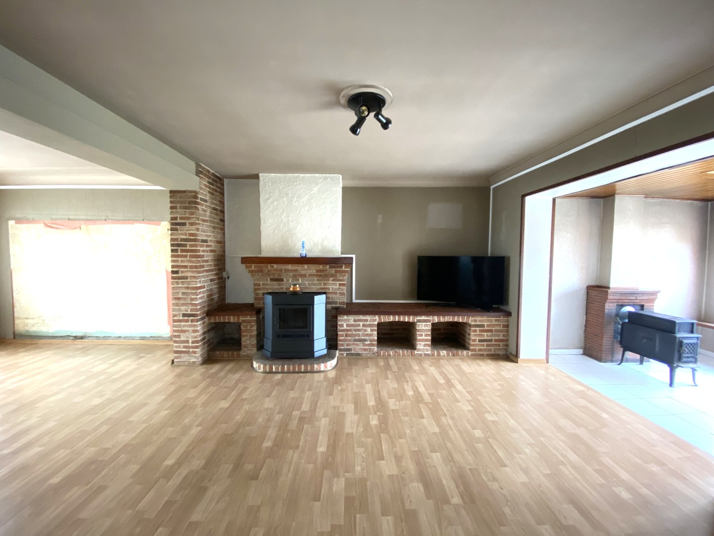 Degelijke halfopen bebouwing met groot potentieel op mooi hoekperceel van 524 m²! 