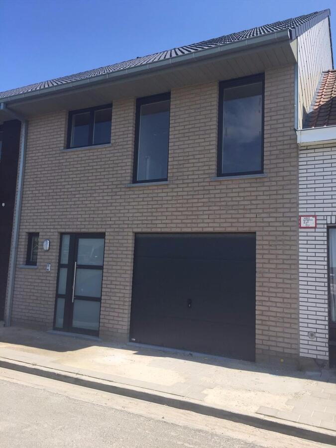 RUIME RIJWONING MET GARAGE EN PERFECT ZUIDGERICHTE TUIN 
