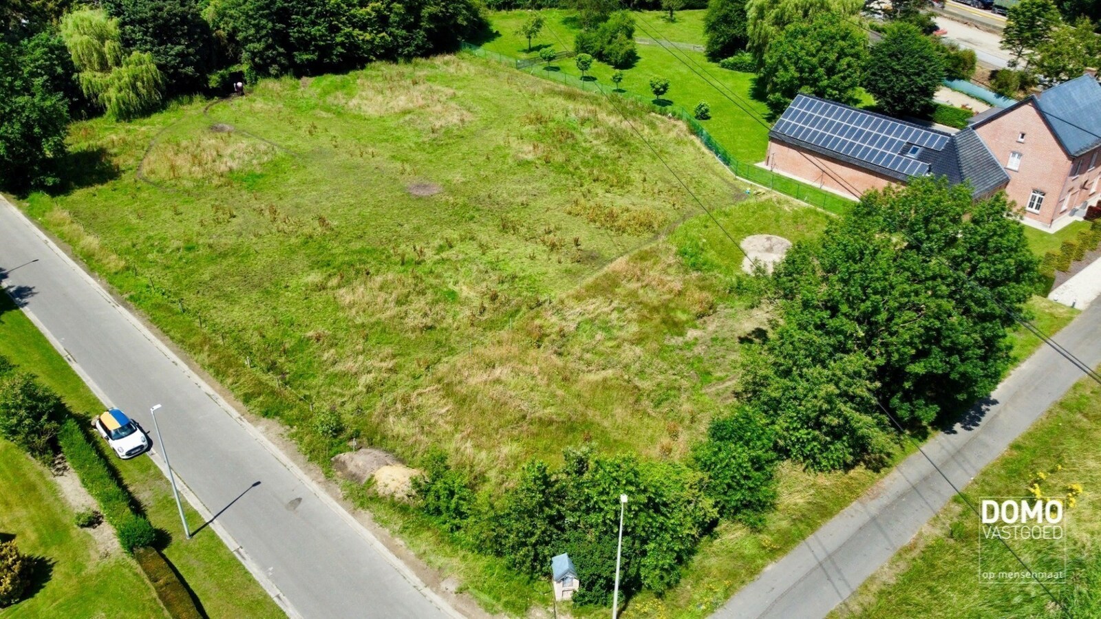 Ruime bouwgrond voor een half open bebouwing, gelegen op een perceel van 6a44ca. 