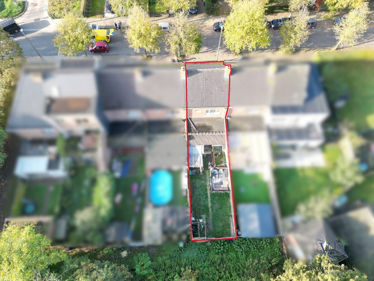 Woning met tuin - te renoveren. 