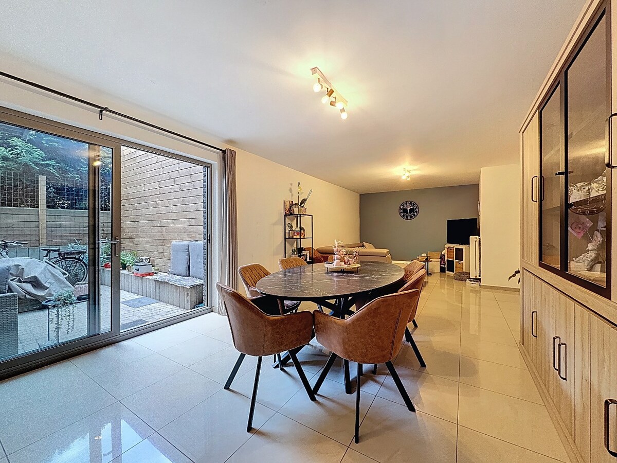 Recent (2009) gelijkvloers appartement te Ninove 