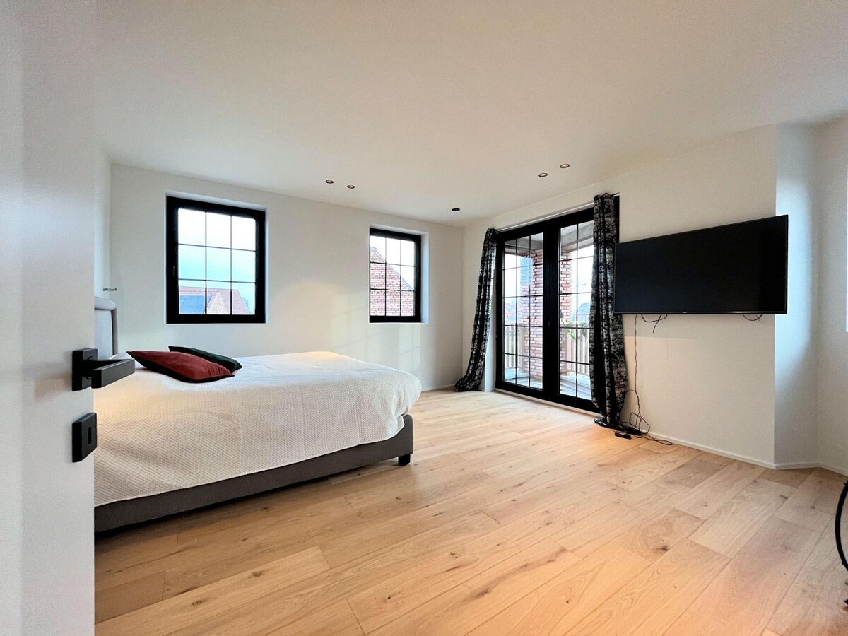 Nieuwbouwwoning (onder registratierechten) met 5 slaapkamers en 4 badkamers te Heulebrug 