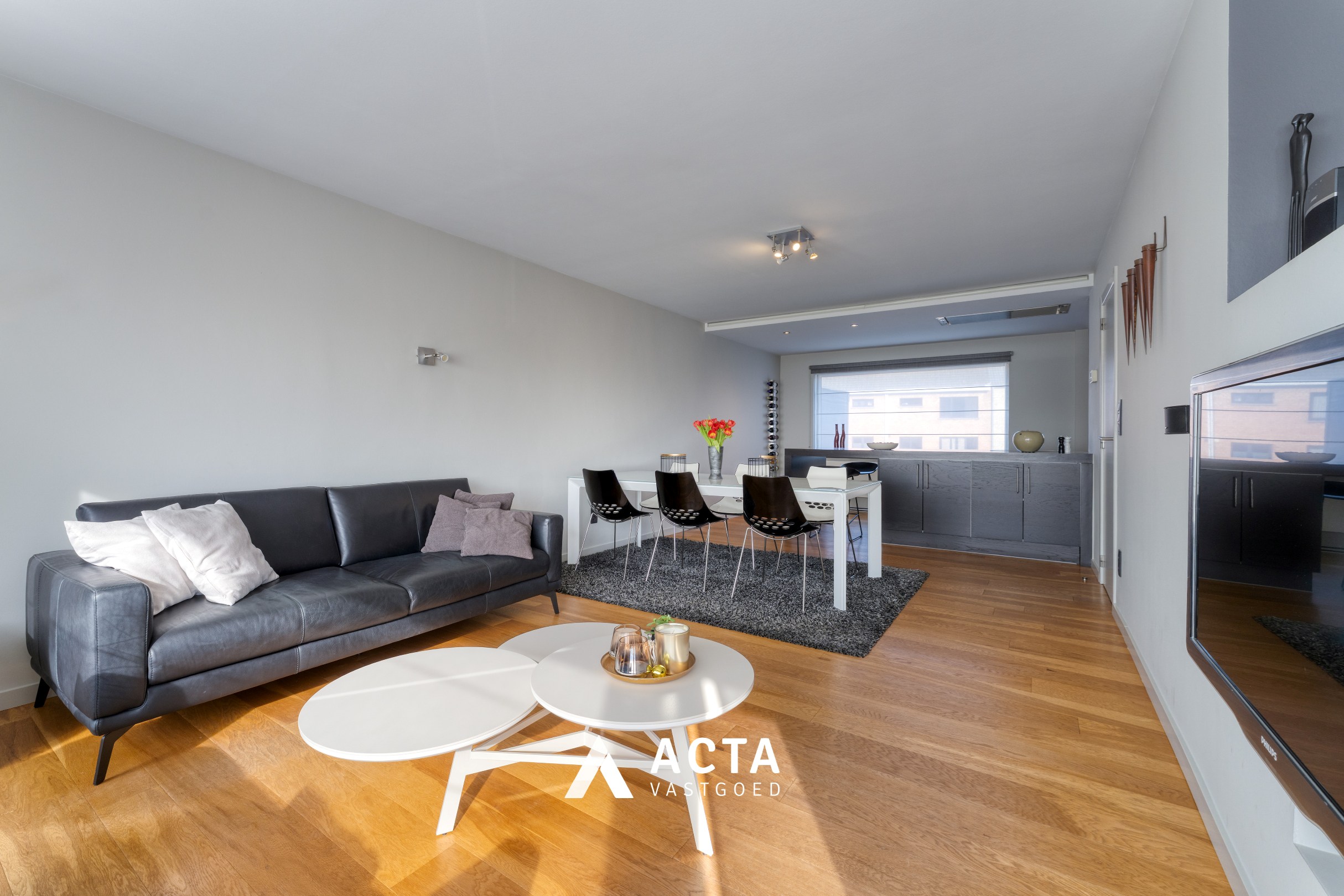 Instapklare bel-etage met 3 slaapkamers en garage 