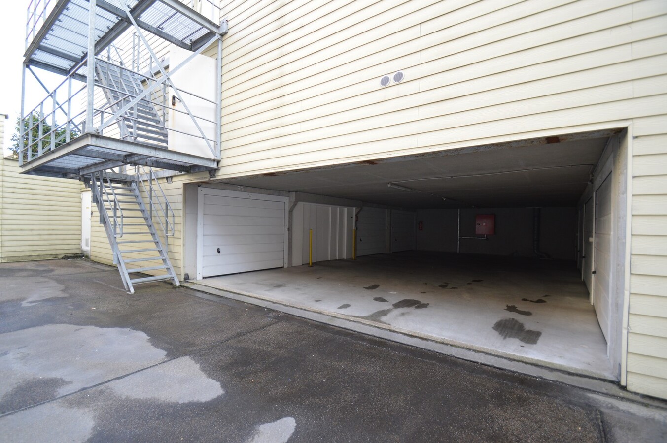 Garagebox in hoofdstraat van Heist 